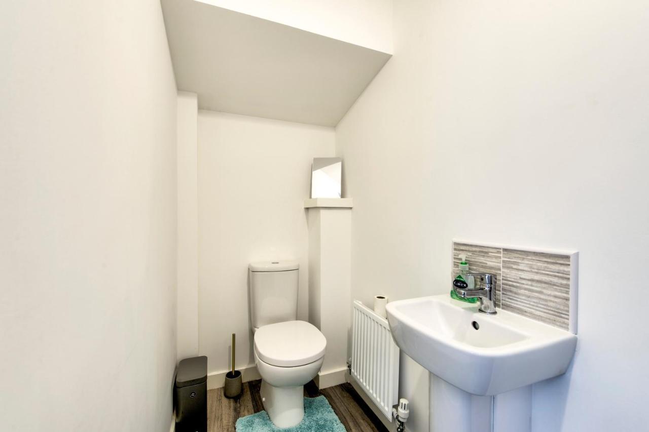 2-Bedroom Holiday Home With Private Garden & Parking Edinburgh Exterior photo